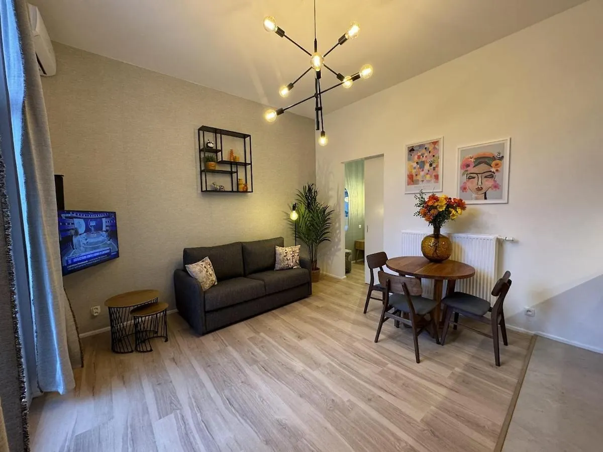 Luxury Suites Royal By Rikas Hotels location
